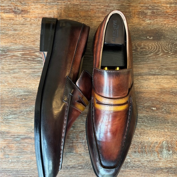 Handmade loafers ..  two toned  handmade and hand painted - Picture 4 of 4